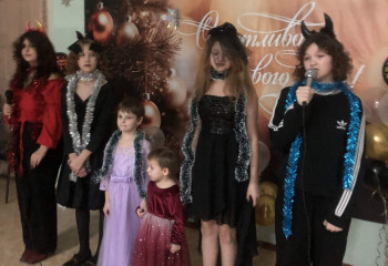 танцевально- развлекательная программа « Новогоднее чудо». 